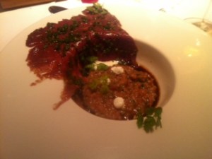 Vierter Gang: Haferrisotto mit roh mriniertem Rinderfilet