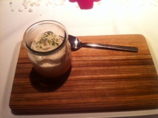 Amuse-Gueule: Karottenmousse mit Heuschaum