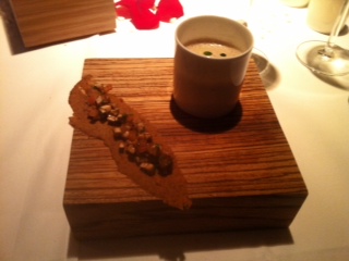 Amuse-Gueule: Pilzsüppchen mit Pilzbrot