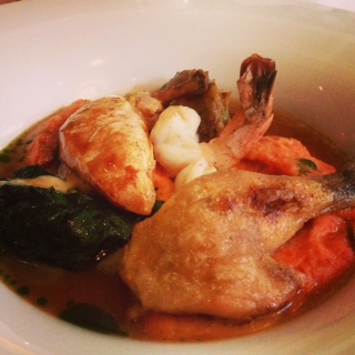 Glasiertes Stubenkükenbrüstchen & geschmorte Keule