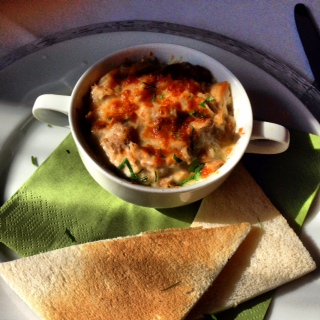 Ragout fin vom Kaninchen mit Manchego überbacken und Tramezzinibrot