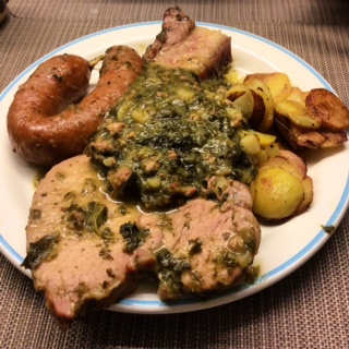 Grünkohl, Kasseler mit Filet, Bregenwurst, geräucherte Schweinebacke, Bratkartoffeln