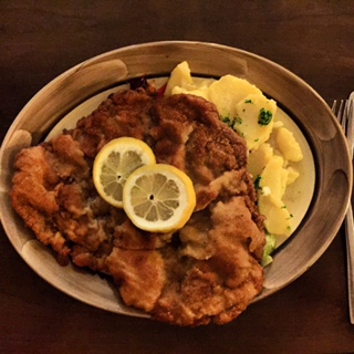 Wiener Schnitzel mit Gurken-Kartoffelsalat