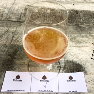 Pfefferbräu: ein Helles, ein Dunkles, ein Spezial