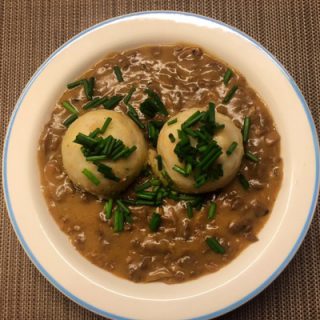 Saure Lunge mit Semmelknödel