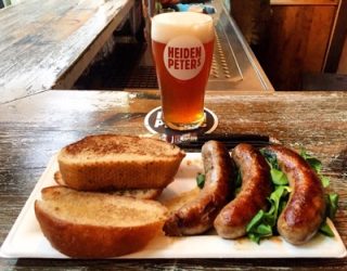 Bratwurst aromatisiert mit Porter dazu ein American IPA
